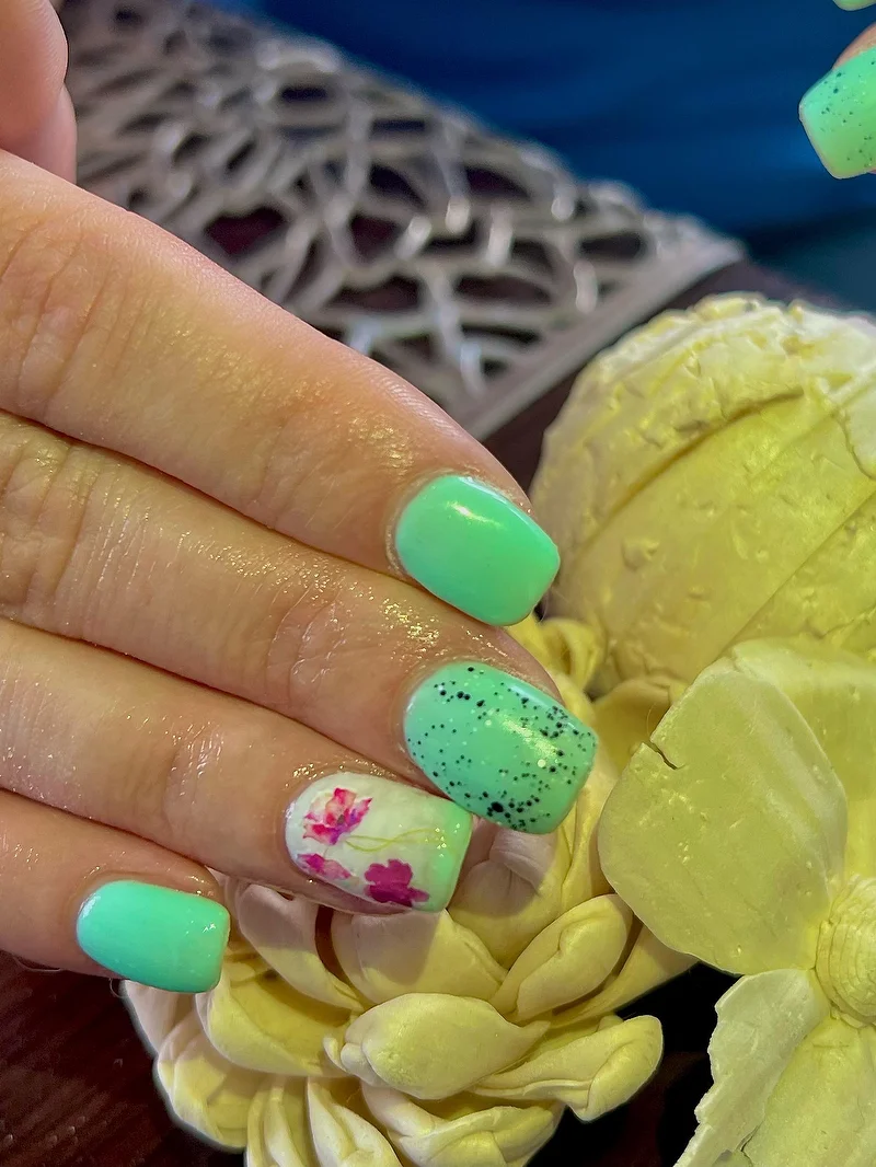 Mint green floral nails with speckle effect