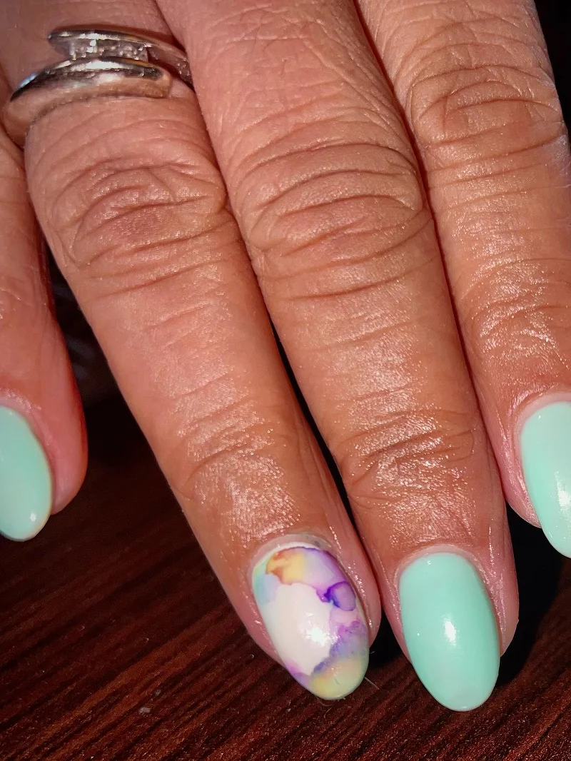 Mint watercolour nails with accent detail