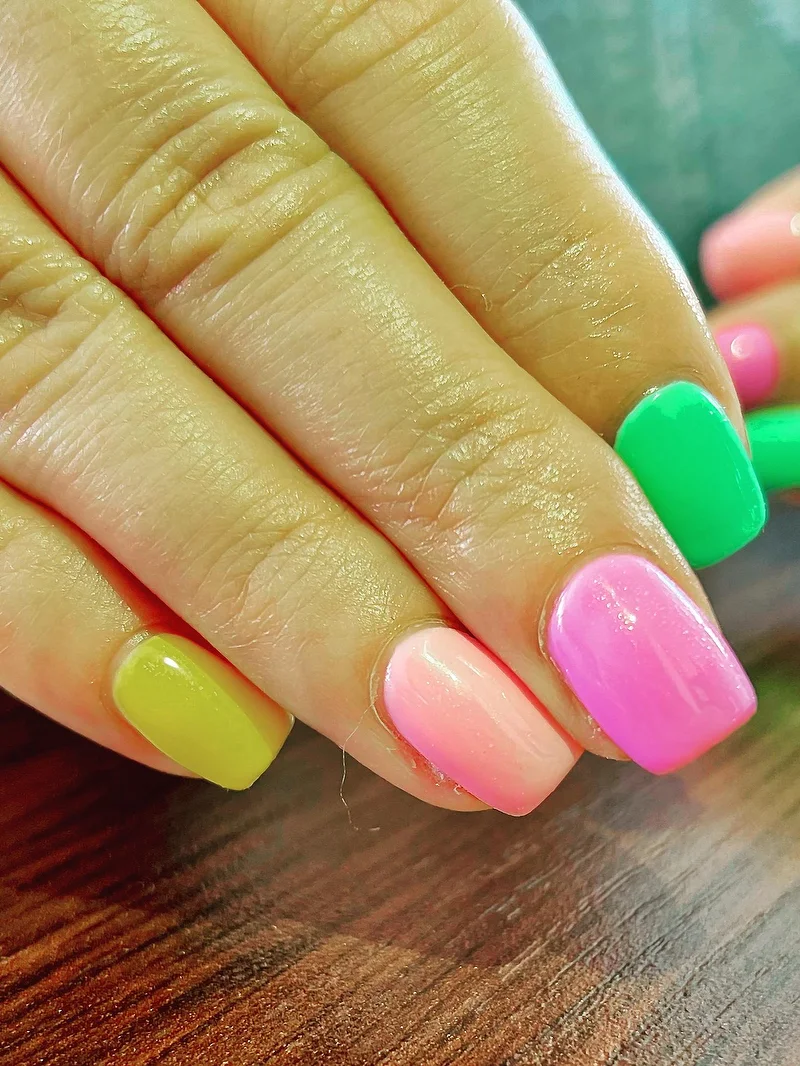 Neon rainbow multicolour nails